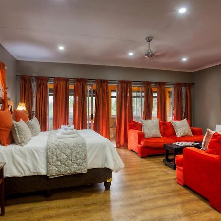 Purple Gecko Guest House ไลเดนเบิร์ก ภายนอก รูปภาพ