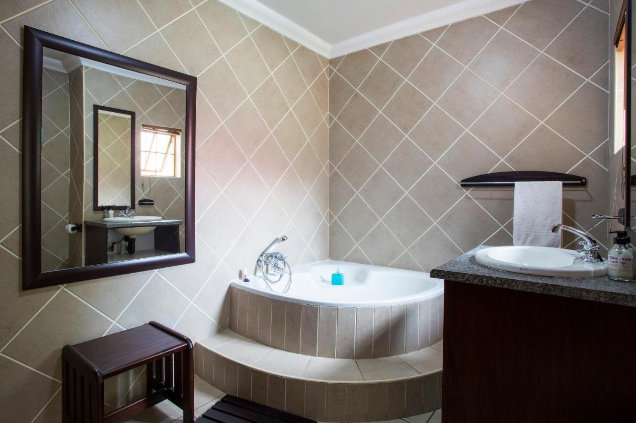 Purple Gecko Guest House ไลเดนเบิร์ก ภายนอก รูปภาพ