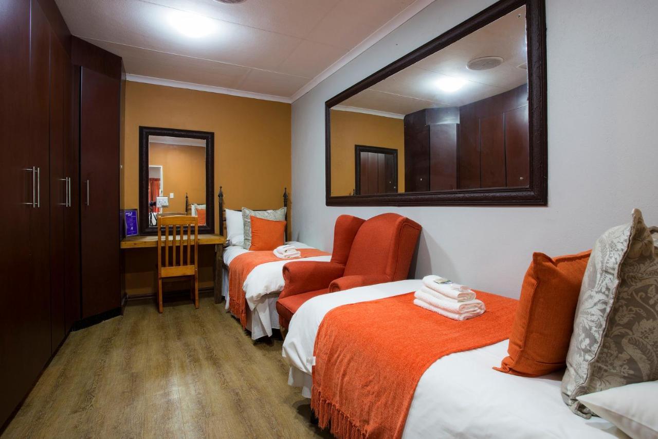 Purple Gecko Guest House ไลเดนเบิร์ก ภายนอก รูปภาพ