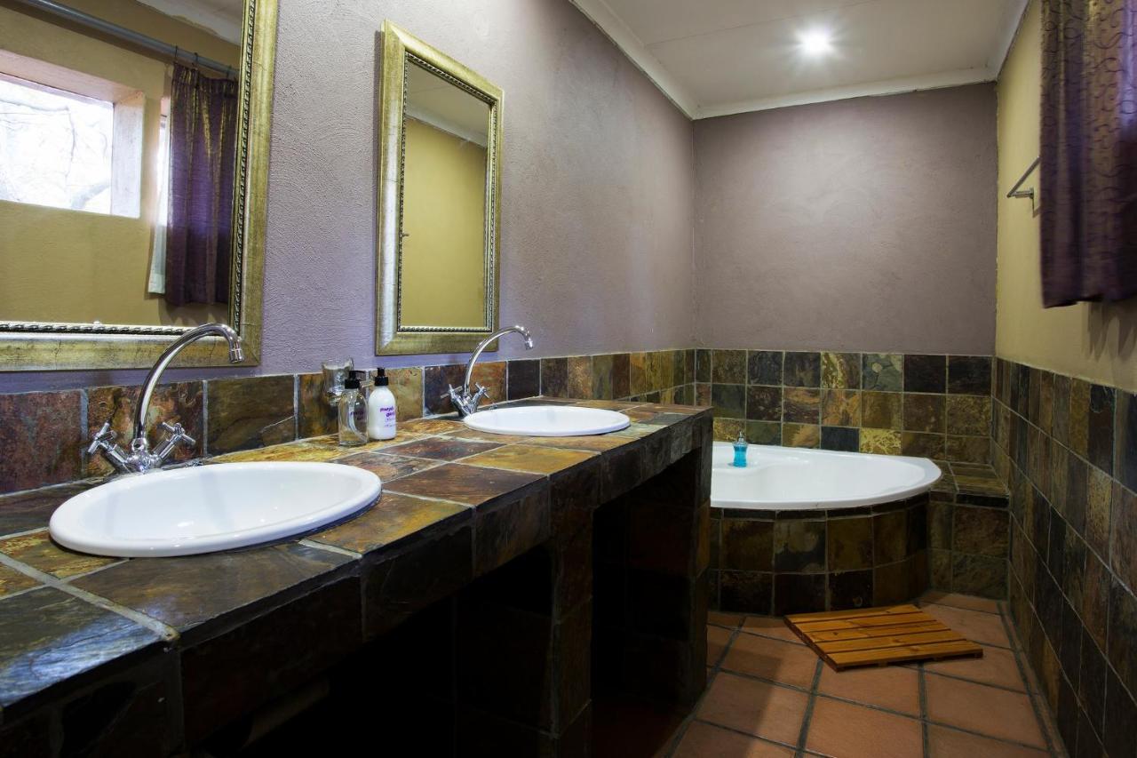 Purple Gecko Guest House ไลเดนเบิร์ก ภายนอก รูปภาพ