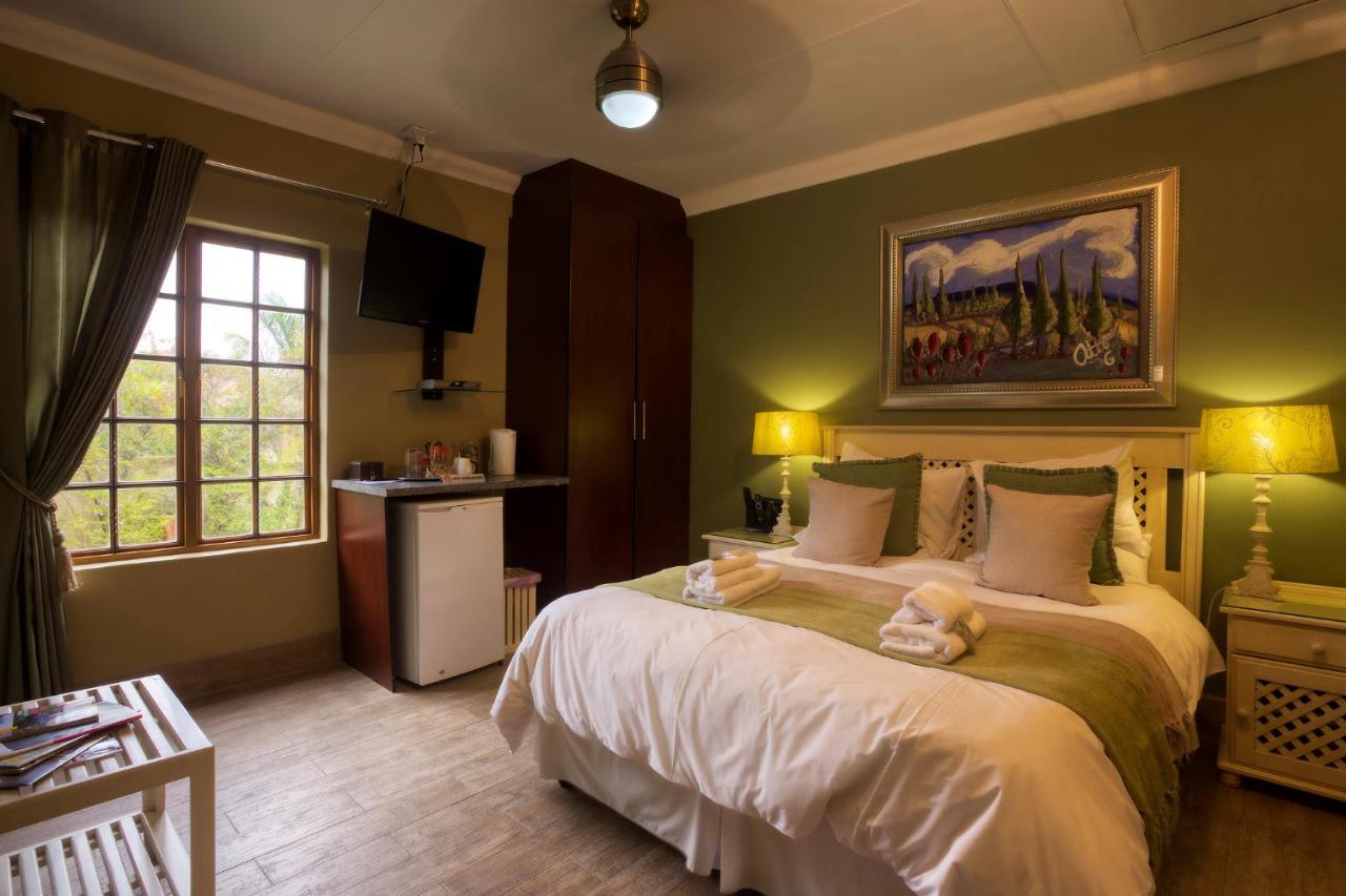 Purple Gecko Guest House ไลเดนเบิร์ก ภายนอก รูปภาพ